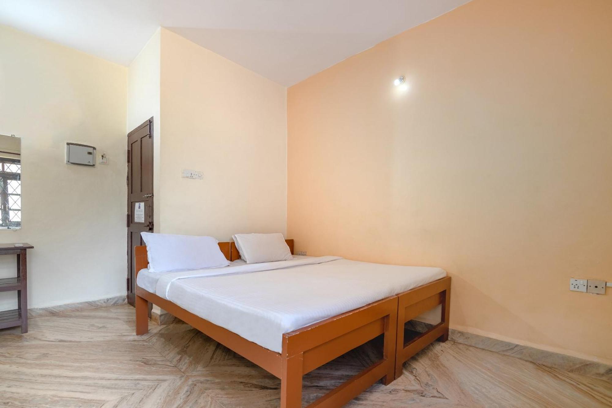 Spot On Ps Guest House Calangute Zewnętrze zdjęcie